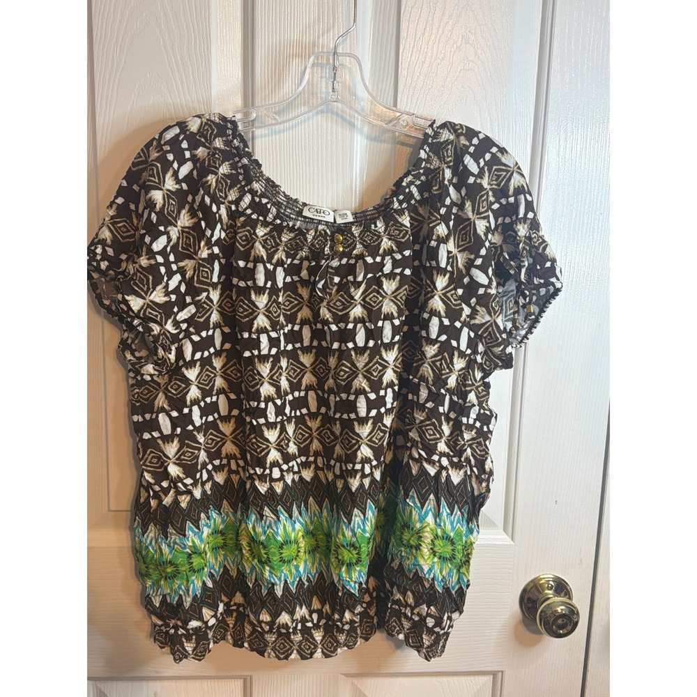 Cato Woman Brown Tribal Print Smocked Blouse 18/20W Rayon Short Sleeve Top